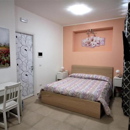 La Rosatea Rooms มอนเรอาเล ภายนอก รูปภาพ