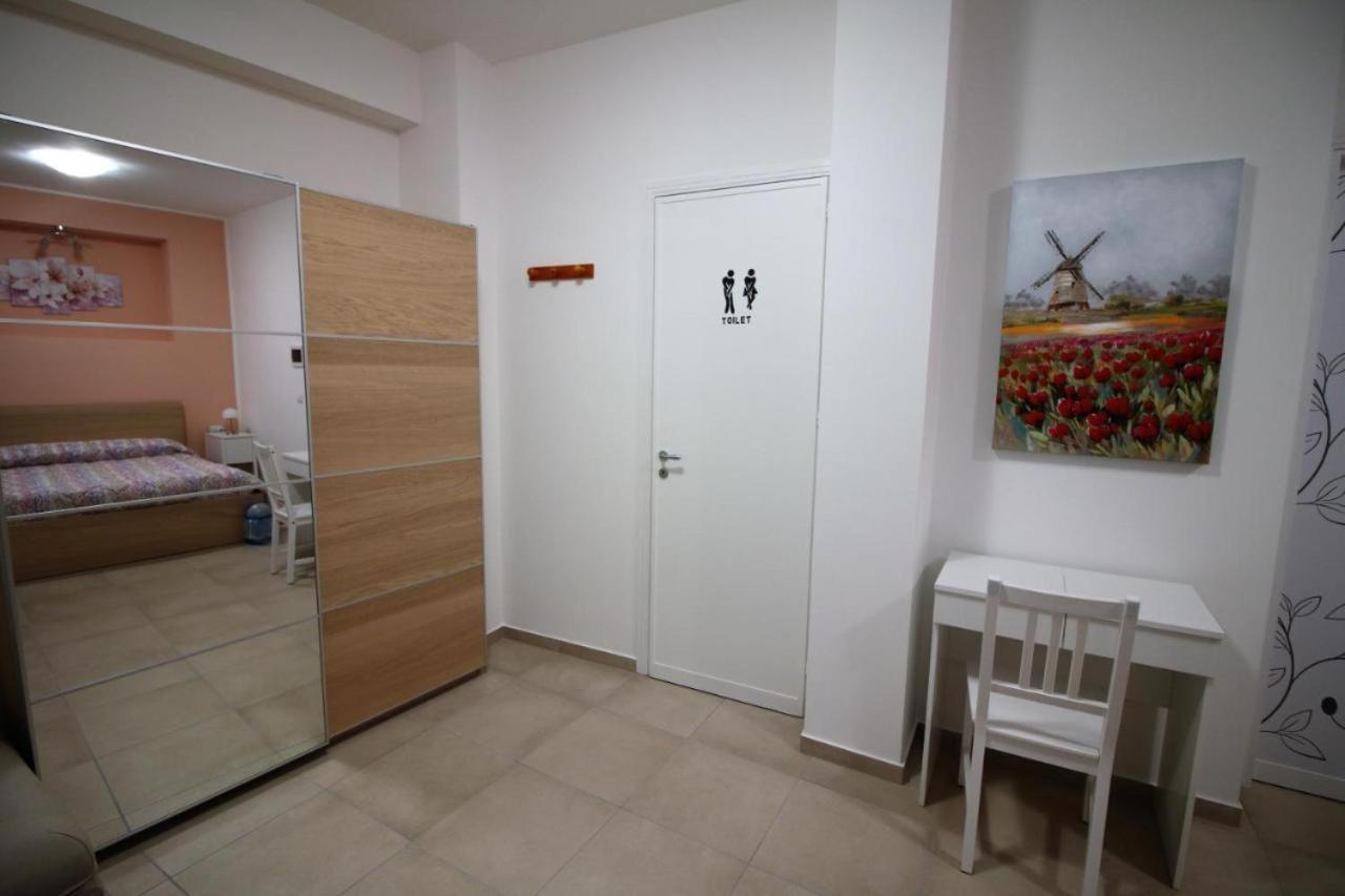 La Rosatea Rooms มอนเรอาเล ภายนอก รูปภาพ