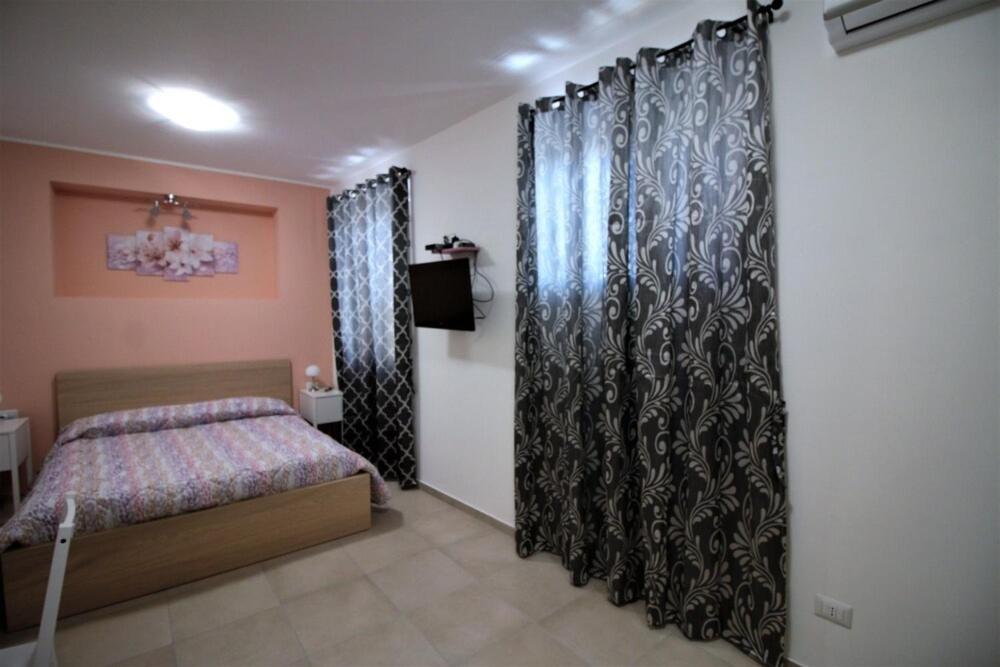 La Rosatea Rooms มอนเรอาเล ภายนอก รูปภาพ