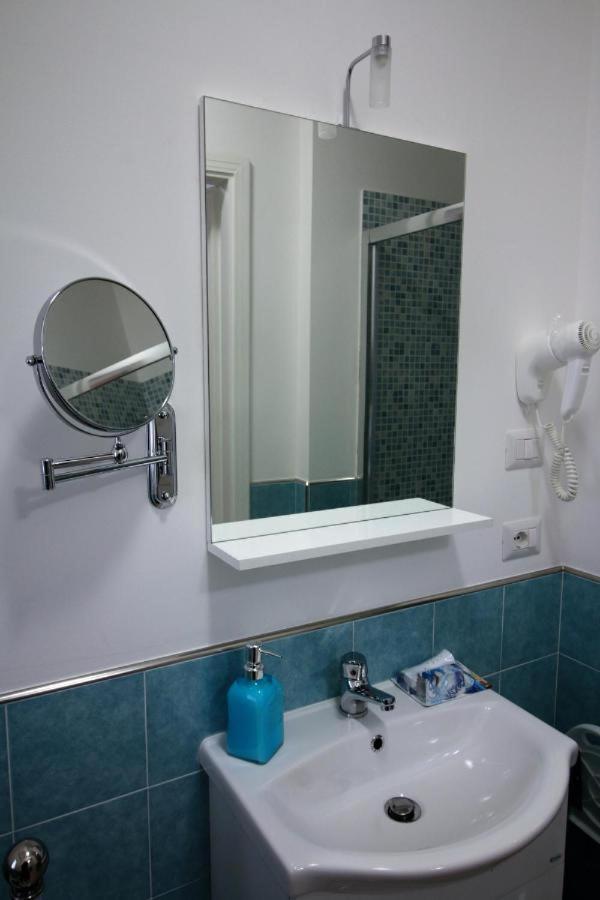 La Rosatea Rooms มอนเรอาเล ภายนอก รูปภาพ